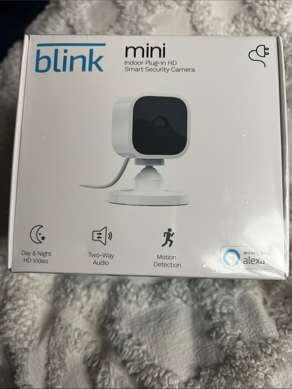 Blink Mini Indoor Plug-In HD Smart Security Camera - White